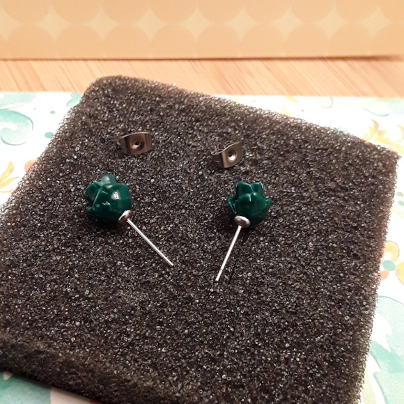 NEW Forest Green Roses - Picture 4 of 6